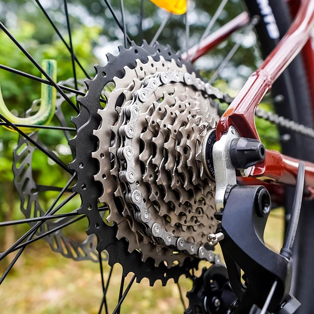 Bike Chain 6/7/8-Speed,Bicycle Chain 1/2x3/32 Inch,Special Steel for Road Mountain Racing Cycling